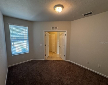 4401 Sw 52nd - Photo Thumbnail 2
