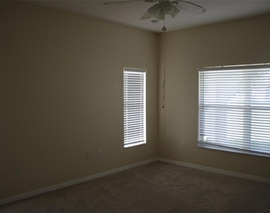 4352 Fox Glen Loop - Photo Thumbnail 16