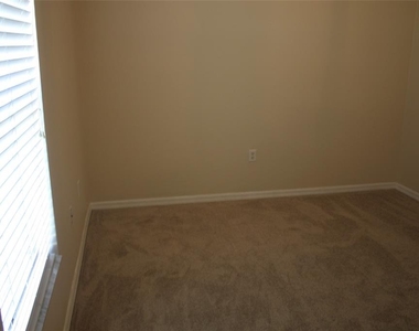 4352 Fox Glen Loop - Photo Thumbnail 11