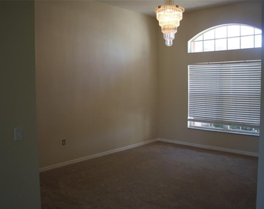 4352 Fox Glen Loop - Photo Thumbnail 3