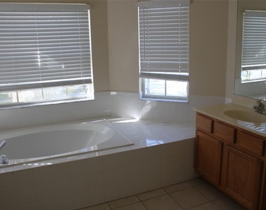 4352 Fox Glen Loop - Photo Thumbnail 19