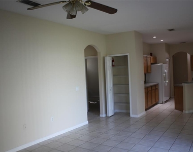 4352 Fox Glen Loop - Photo Thumbnail 8