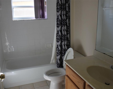 4352 Fox Glen Loop - Photo Thumbnail 13