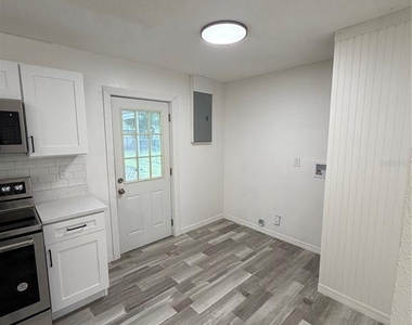 109 Dakota Avenue - Photo Thumbnail 7