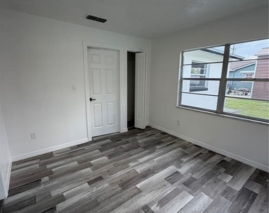 109 Dakota Avenue - Photo Thumbnail 12