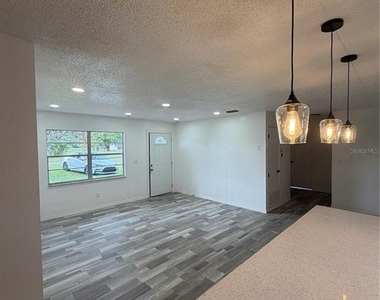 109 Dakota Avenue - Photo Thumbnail 10