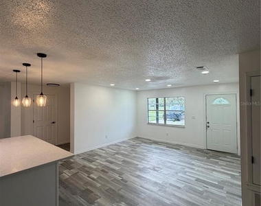 109 Dakota Avenue - Photo Thumbnail 9