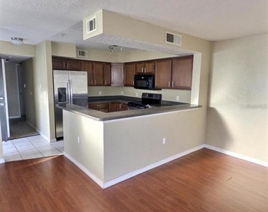 13803 Fairway Island Drive - Photo Thumbnail 4
