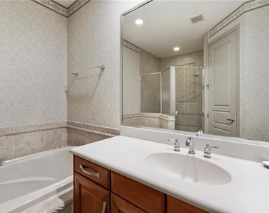 7926 Versilia Drive - Photo Thumbnail 36