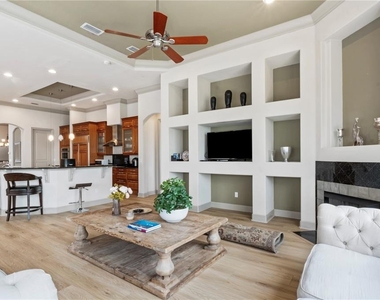 7926 Versilia Drive - Photo Thumbnail 11