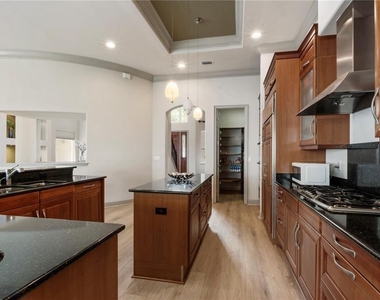 7926 Versilia Drive - Photo Thumbnail 14