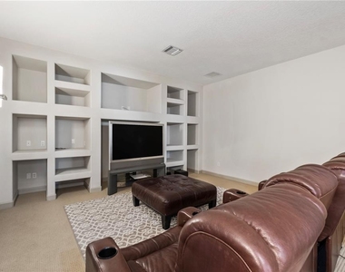 7926 Versilia Drive - Photo Thumbnail 34
