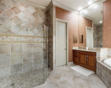 7926 Versilia Drive - Photo Thumbnail 18