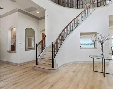 7926 Versilia Drive - Photo Thumbnail 2