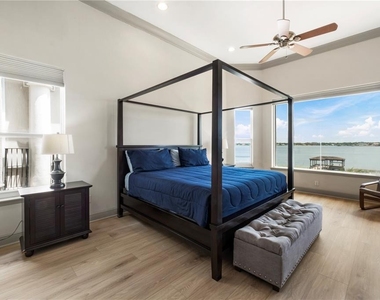 7926 Versilia Drive - Photo Thumbnail 15