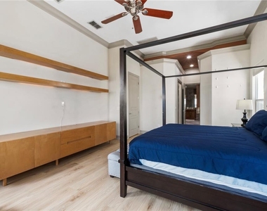 7926 Versilia Drive - Photo Thumbnail 16