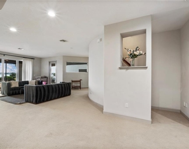 7926 Versilia Drive - Photo Thumbnail 28