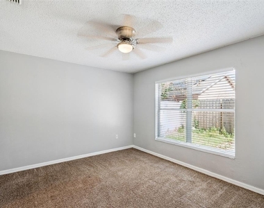 5235 Florida Holly Drive - Photo Thumbnail 12