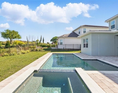 16008 Volterra Point - Photo Thumbnail 38