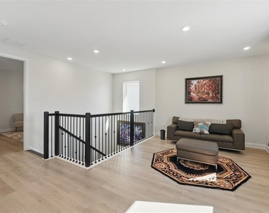 16008 Volterra Point - Photo Thumbnail 21