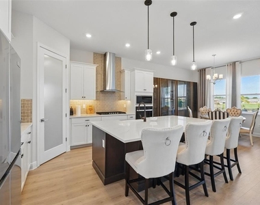 16008 Volterra Point - Photo Thumbnail 10