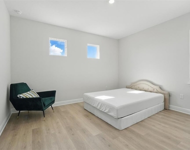 16008 Volterra Point - Photo Thumbnail 30