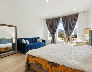 16008 Volterra Point - Photo Thumbnail 24