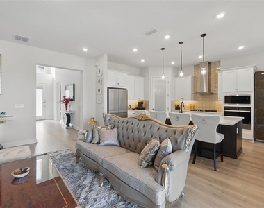 16008 Volterra Point - Photo Thumbnail 9