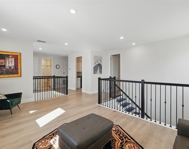 16008 Volterra Point - Photo Thumbnail 22