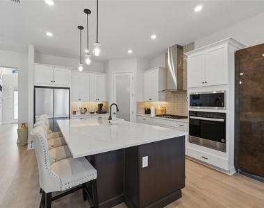 16008 Volterra Point - Photo Thumbnail 12