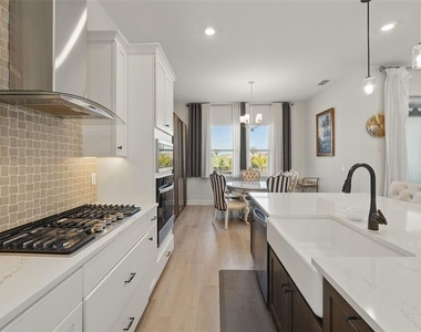 16008 Volterra Point - Photo Thumbnail 13