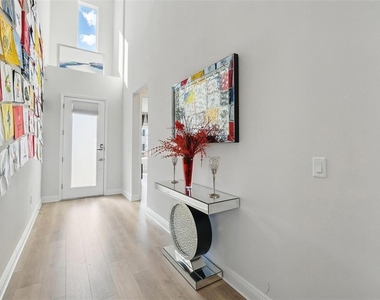 16008 Volterra Point - Photo Thumbnail 2