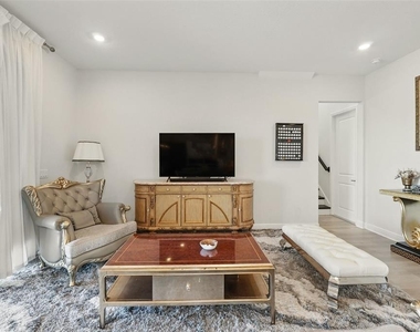 16008 Volterra Point - Photo Thumbnail 6