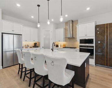 16008 Volterra Point - Photo Thumbnail 11
