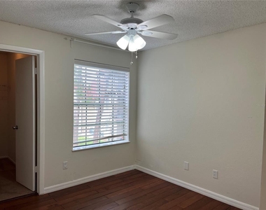 232 Afton Square - Photo Thumbnail 9