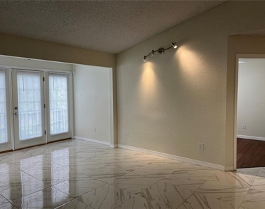 232 Afton Square - Photo Thumbnail 2