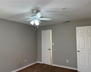 232 Afton Square - Photo Thumbnail 13