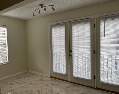 232 Afton Square - Photo Thumbnail 4