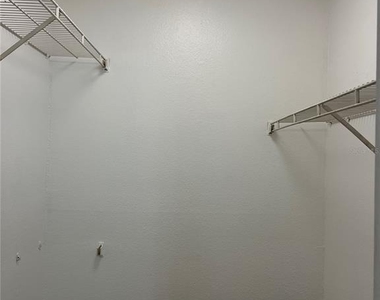 232 Afton Square - Photo Thumbnail 14