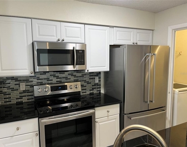 232 Afton Square - Photo Thumbnail 8