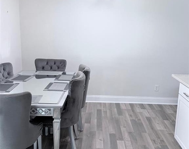3237 London Avenue - Photo Thumbnail 4