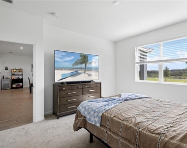2085 Valencia Blossom Street - Photo Thumbnail 15