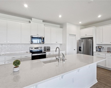 2085 Valencia Blossom Street - Photo Thumbnail 9