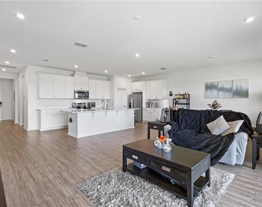 2085 Valencia Blossom Street - Photo Thumbnail 10