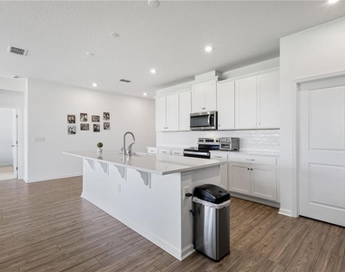 2085 Valencia Blossom Street - Photo Thumbnail 8