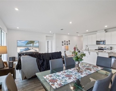 2085 Valencia Blossom Street - Photo Thumbnail 12