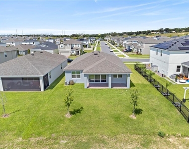 2085 Valencia Blossom Street - Photo Thumbnail 4
