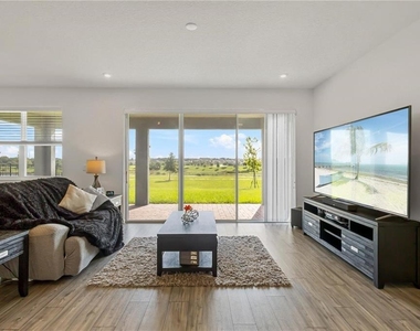2085 Valencia Blossom Street - Photo Thumbnail 14