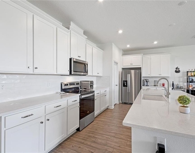 2085 Valencia Blossom Street - Photo Thumbnail 6
