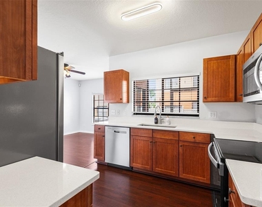 1037 Blackwater Drive - Photo Thumbnail 6